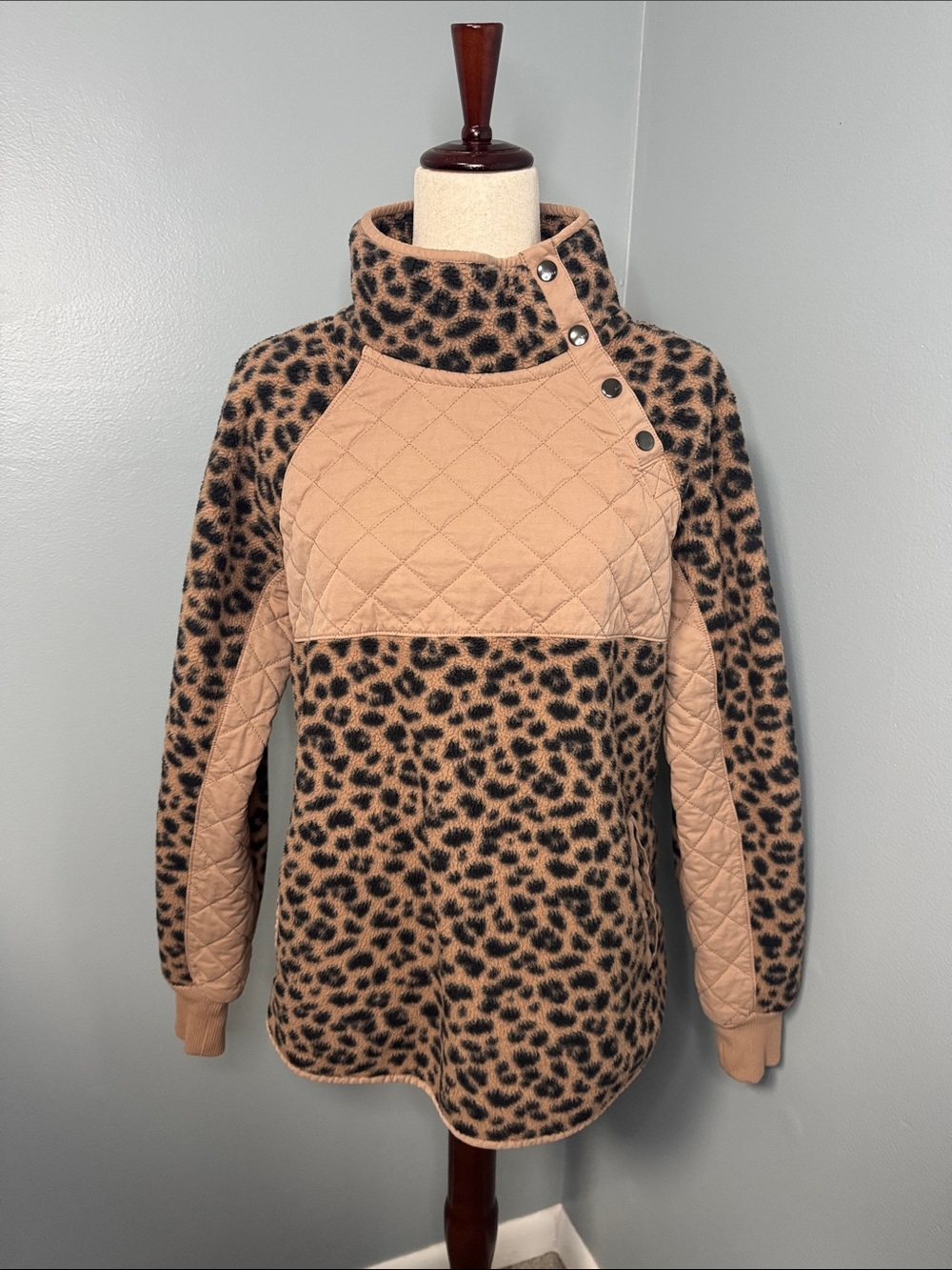 Abercrombie & Fitch Womenβs Brown Animal Print Fleece Jacket Sz M